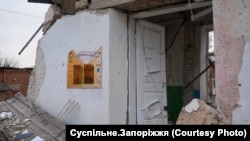 Село Комишуваха. Руїни приміщення гімназії, фото ілюстративне