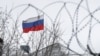 "Оңой акча азгырды". Орусияда маңзат менен кармалган мигранттар