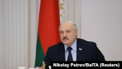 Белорусија - Александар Лукашенко претседава на состанок со воени претставници во Минск, Белорусија. 24 февруари 2022 година.