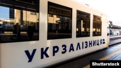 Рейковий автобус, який курсуватиме між столичним залізничним вокзалом і аеропортом «Бориспіль». Київ, 22 жовтня 2018 року