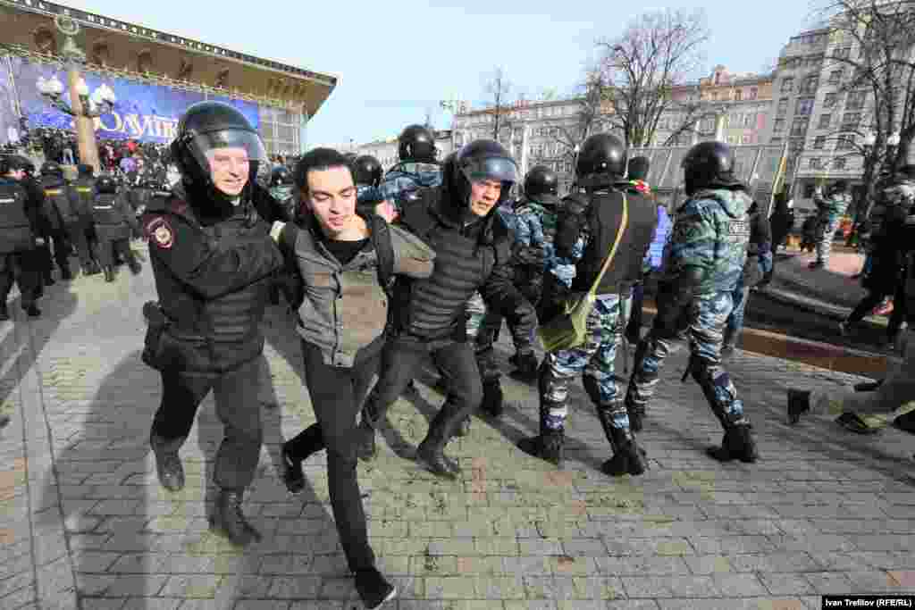 26 наурыз күні коррупцияға қарсы митингілер Мәскеуде ғана емес, Ресейдің басқа аймақтарында да өтті. 