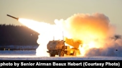Американын HIMARS жапырт аткылоочу реактивдүү системалары.