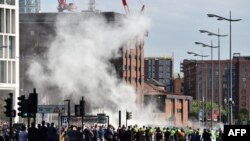Полицијата се соочува со демонстранти за време на насилните протести во Ливерпул. Британија, 3 август 2024 година.