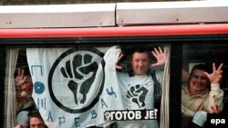 Pristalice "Otpora" u septembru 2000.