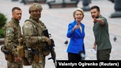 Volodimir Zelenszkij ukrán államfő és Ursula von der Leyen, az Európai Bizottság elnöke Kijevben 2022. szeptember 15-én