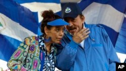 Президент Никарагуа Даниэль Ортега с супругой, вице-президентом Росарио Мурильо