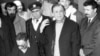 Ion Iliescu, într-una dintre aparițiile sale televizate din timpul Revoluției Române. Fostul membru al partidului comunist avea să devină președinte al României în două rânduri. 