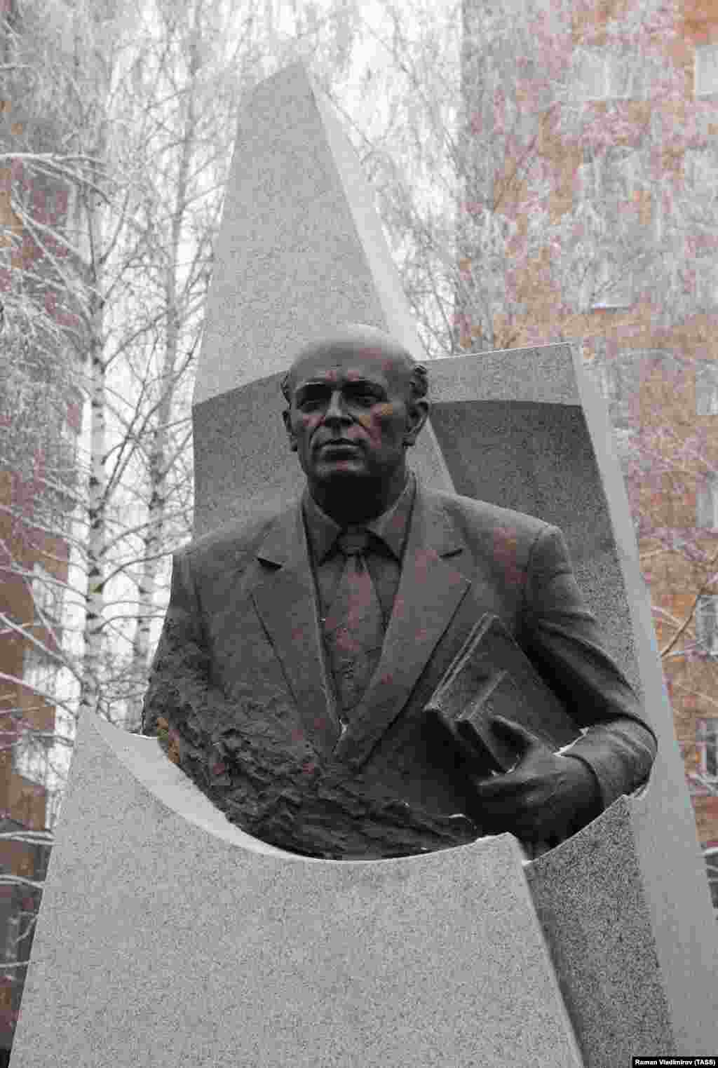 Monumentul lui Andrei Saharov la Nijni Novgorod. 